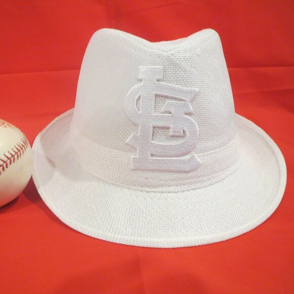 STL / white on white - Picture 1 of 2
